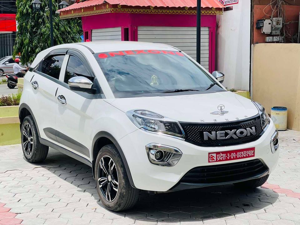 2019 model tata nexon xm petrol fulloption low run sorum condition